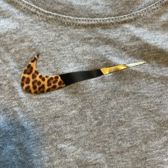 Nike long sleeved crop tee with leopard print and gold and black swoosh, size m - Picture 4 of 7
